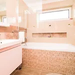 Apartament Oeskarszt *